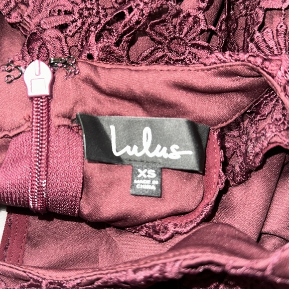 Nordstrom Lulus Skater Halter dress in burgundy. With lace top.‎ Hidden zipper. - Picture 8 of 13